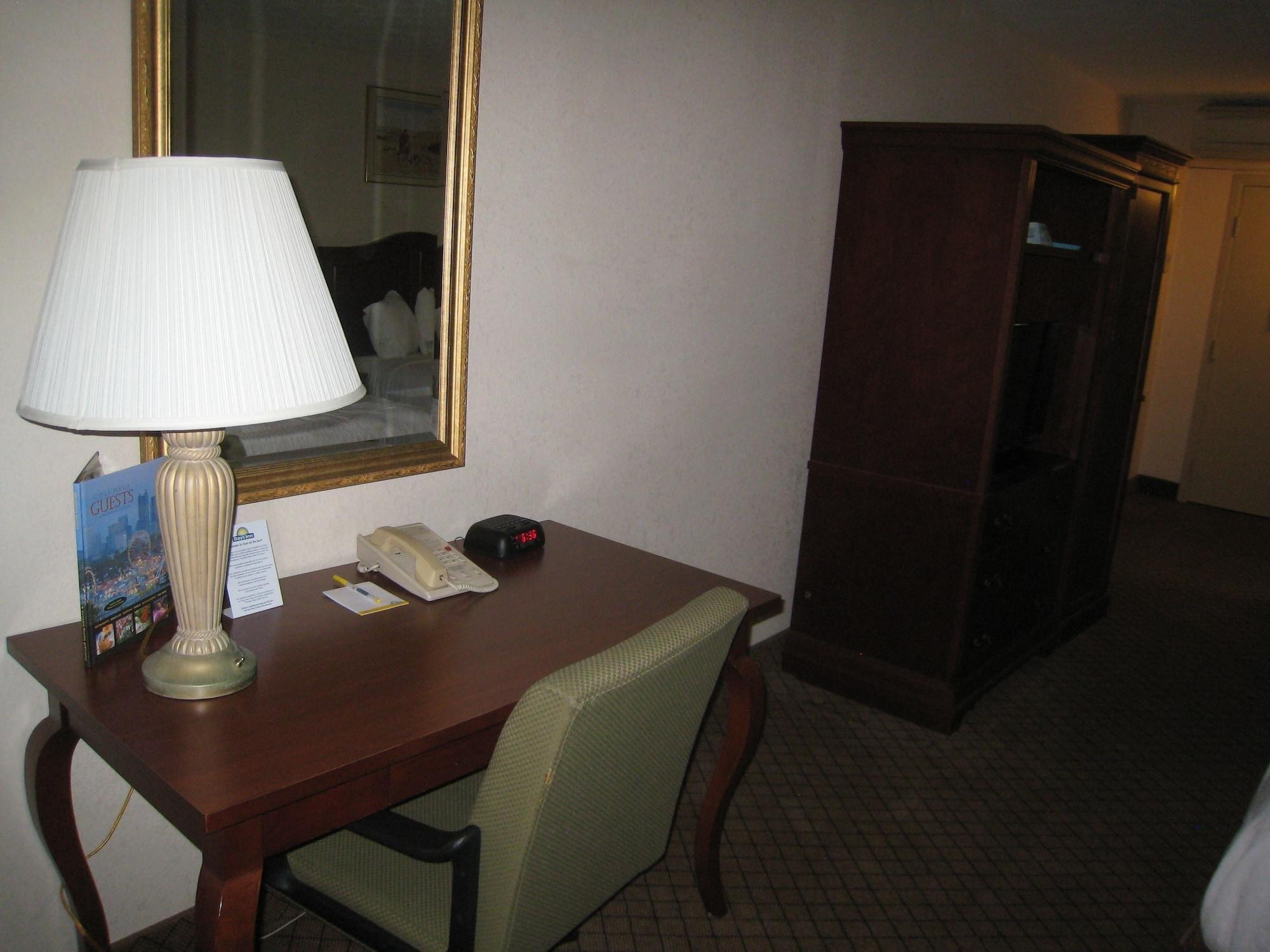 Days By Wyndham Airport 3*